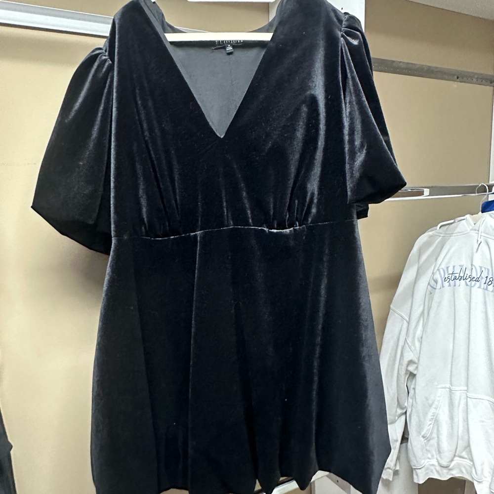 WORN ONCE Elegant Black Velvet mini dress with bubble hem